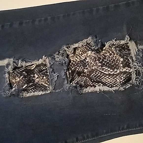 Womens Judy Blue Snake Python Patch Skinny Jeans 20W - Picture 7 of 7